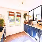 Feriehus Maison Langevin 2-bedroom House With Cozy Garden & Patio