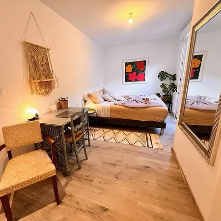 Semesterbostad Maison Langevin 2-bedroom House With Cozy Garden & Patio