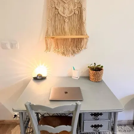 Maison Langevin 2-bedroom House With Cozy Garden & Patio Semesterbostad *