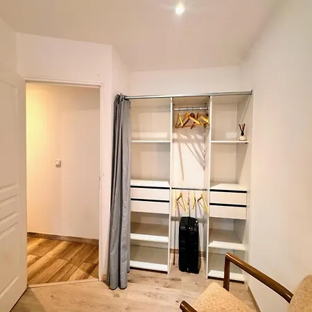 Casa de Férias Maison Langevin 2-bedroom House With Cozy Garden & Patio Lille