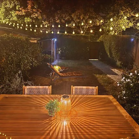 Maison Langevin 2-bedroom House With Cozy Garden & Patio Semesterbostad