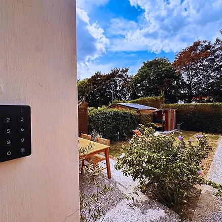Maison Langevin 2-bedroom House With Cozy Garden & Patio Semesterbostad *