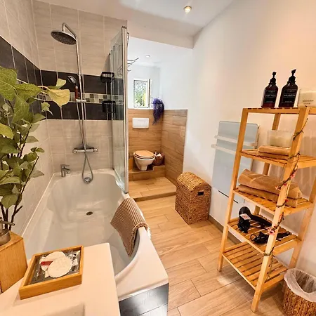 Maison Langevin 2-bedroom House With Cozy Garden & Patio * Лилль
